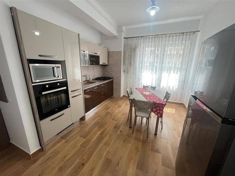 Apartament 2 camere 2 balcoane si parcare - Doamna Stanca