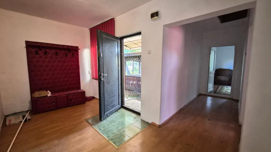 Valu lui Traian - teren 400 mp + casa 3 camere (72 mp ) /necesita renovare