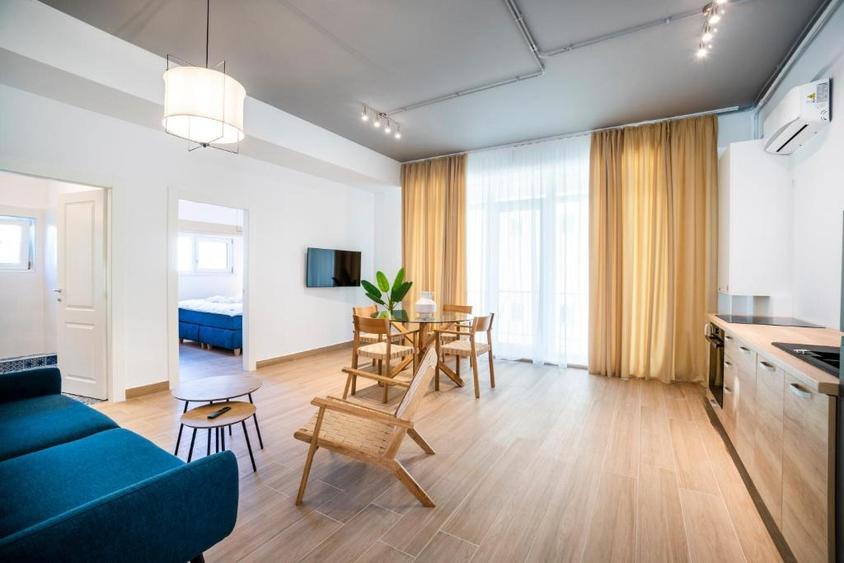 Apartament de inchiriat 2 camere, parcare proprie. Serviciu curatenie optional.