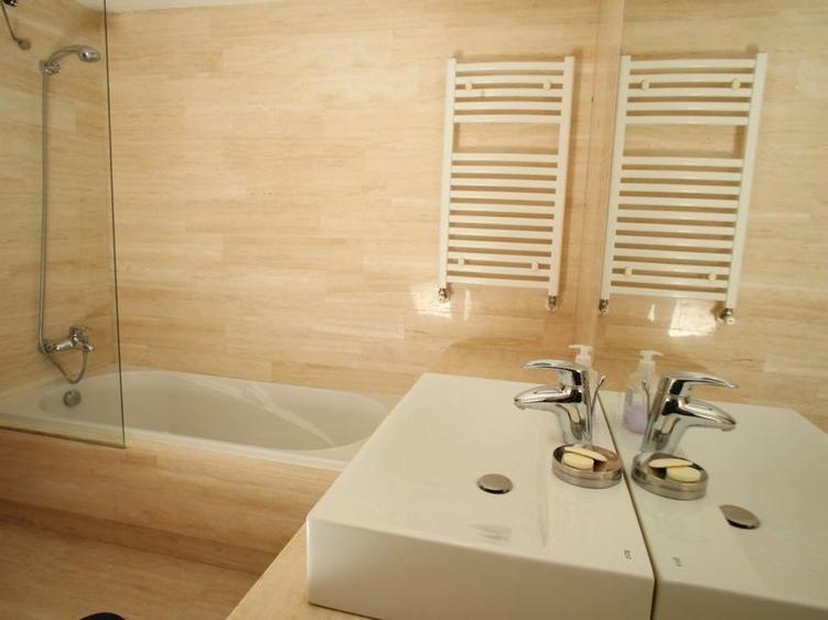 Apartament in zona Romana-Dacia cu 5 camere nemobilate