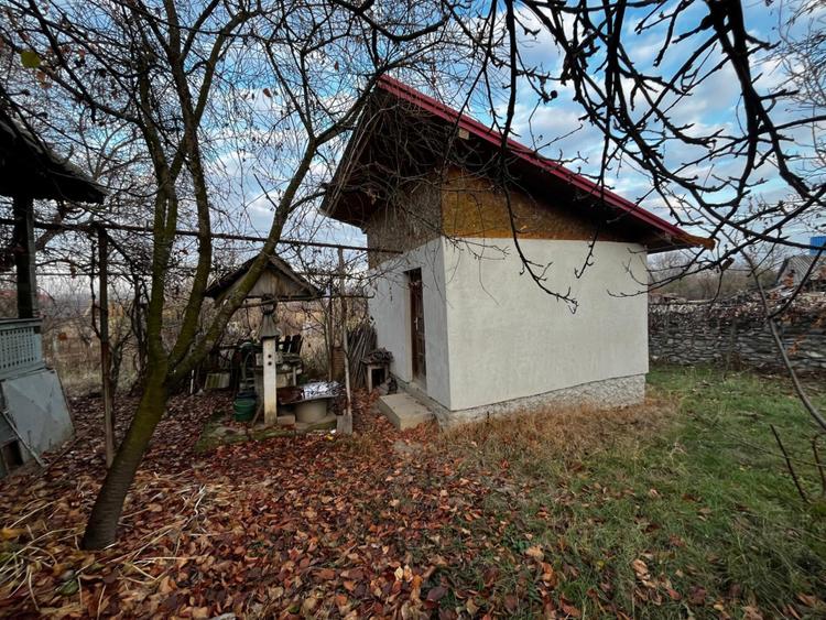 Casă + teren generos de vânzare în Strâmba Jiu