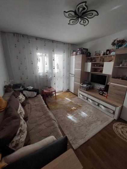 3 camere Decomandat etaj 3 - Posta Pacurari - 98000 euro