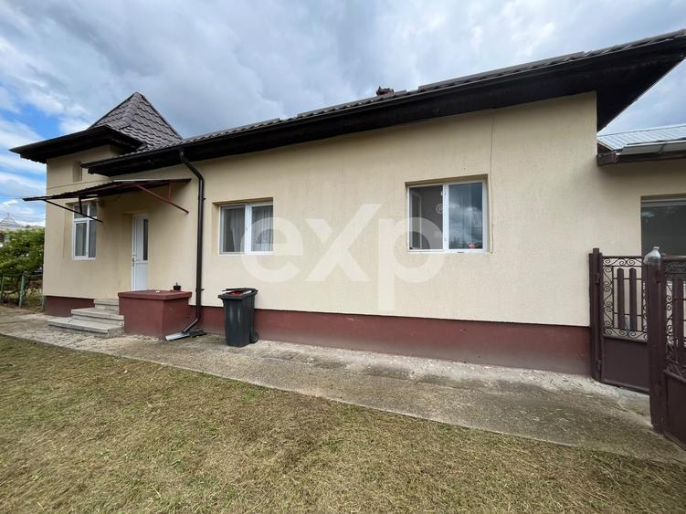 Casă cu 3 camere și teren 1.140 mp toate utilitățile, anexe și acces stradal
