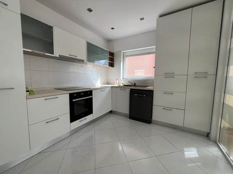 Pipera : Apartament nemobilat si recent renovat langa  American School!