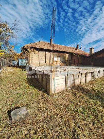 Casă bătrânească de vânzare – Comănești, cartier Straja la 5 minute de oraș