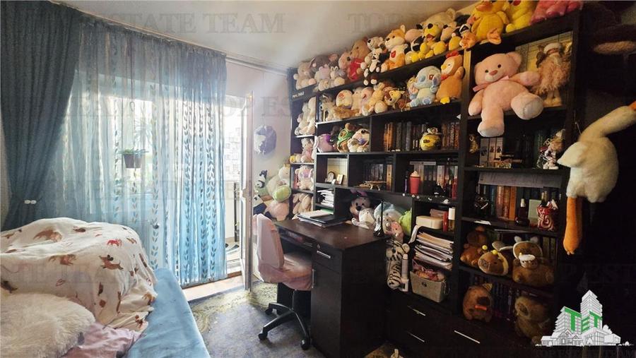Apartament luminos cu 3 camere in zona Crangasi- pozitie excelenta, pret redus