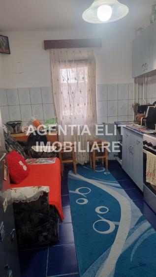 Apartament 2 camere, zona Capat 1, etajul 1