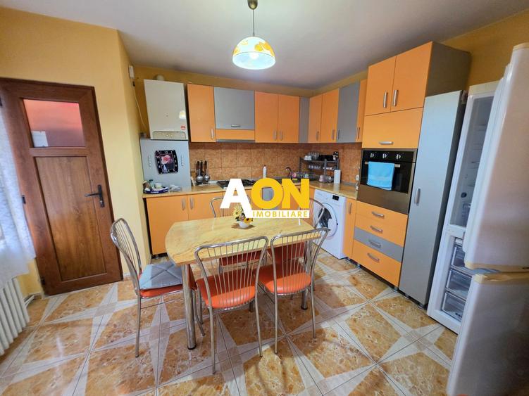 Casă 3 camere, 630 mp teren, zona Schit, Cetate