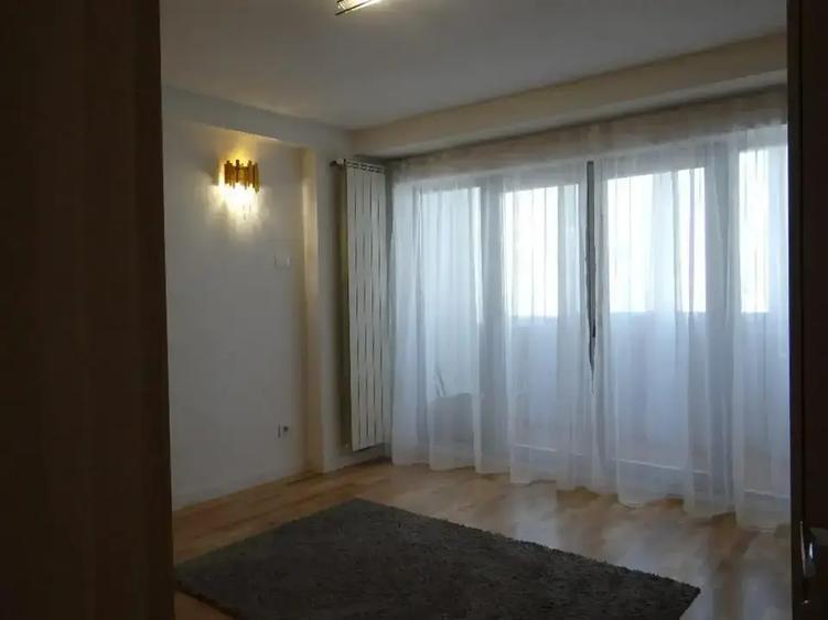 PIATA ALBA IULIA, DECEBAL, MUNCII 3 CAMERE CENTRALA PROPRIE