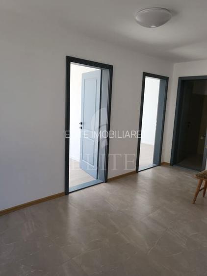 Apartament 3 camere în zona SEMICENTRAL