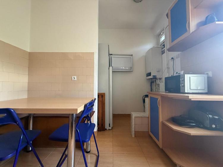 Apartament 3 camere, str. Bucuresti, suprafata generoasa