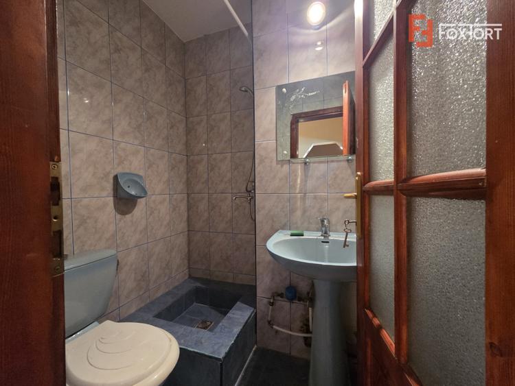 Apartament cu 3 camere, decomandat cu vedere pe 3 parti - zona Miorita