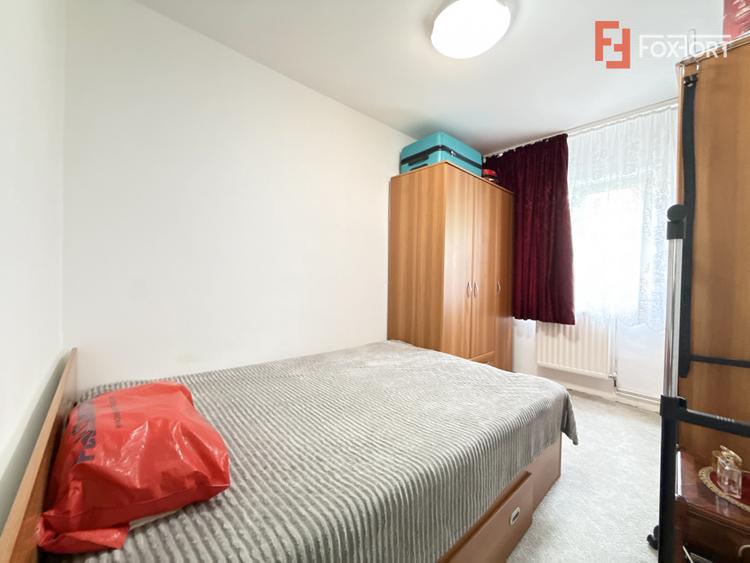 Apartament cu 3 camere, la etajul 1, de vanzare in zona Lipovei