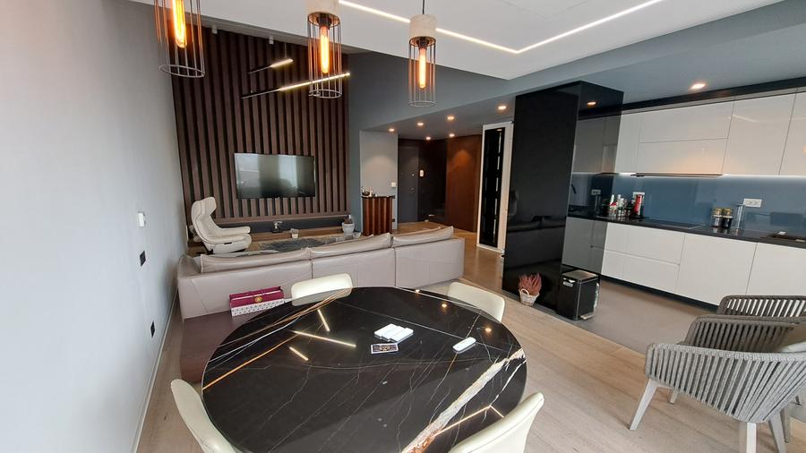 APARTAMENT 8 CAMERE CU SCARA INTERIOARA TIP LOFT -ULTRA LUX