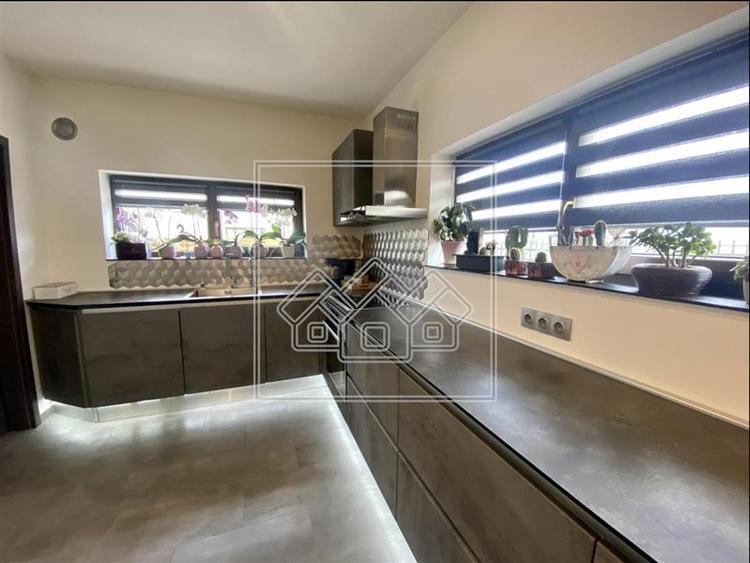 Casa moderna, cu 4 camere si teren de 220 - Selimbar