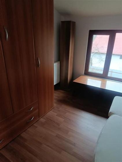 Vila de vanzare cu acces la padurea Izvorani in spatele casei si aproape de cent
