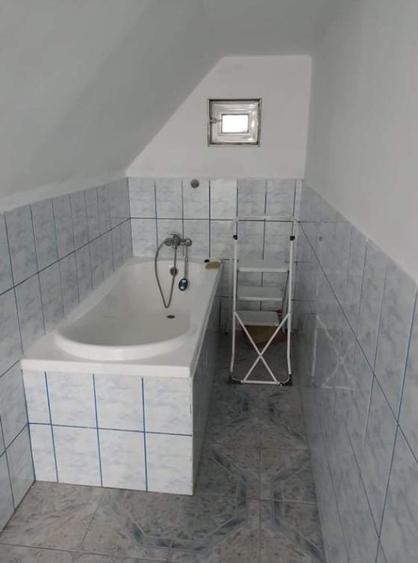 Casă tip duplex cu 4 dormitoare de închiriat – ideală pentru familie/ muncitori