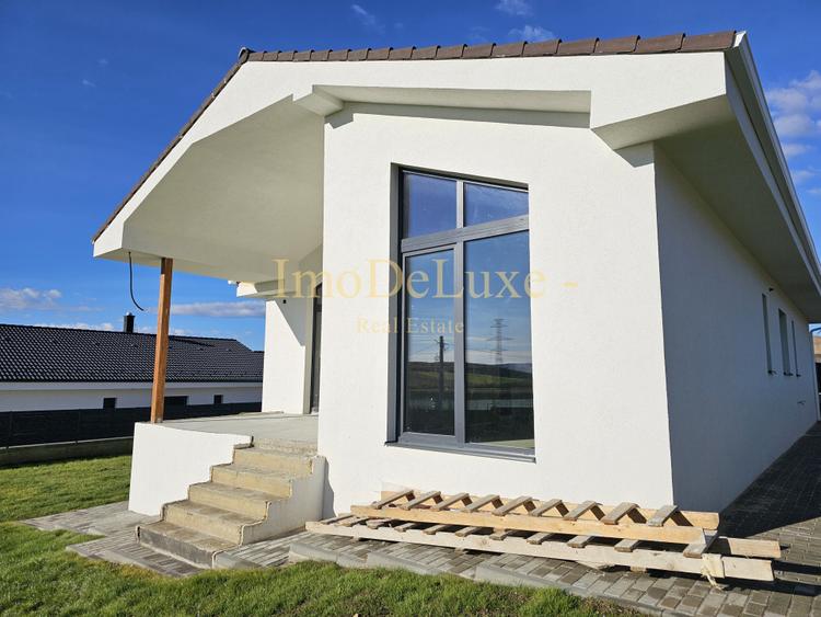 Casa individuala 1 nivel, teren 900 mp, 107 mp utili, 4 cam, com. Jucu