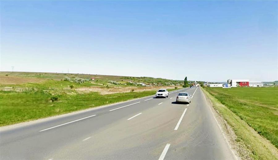 Teren extravilan de vanzare – la strada principala