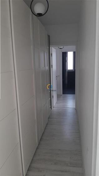 Apartament trei camere, rezidential, parter, curte proprie