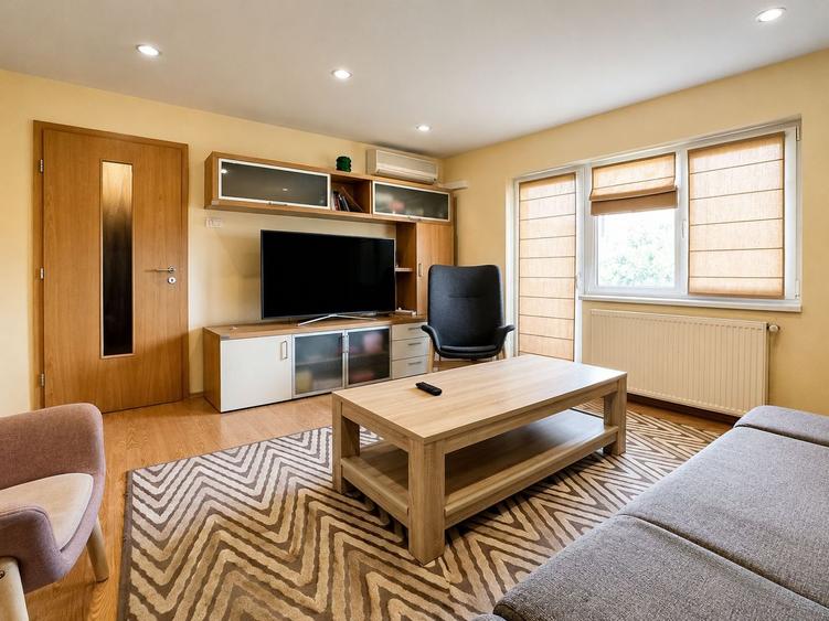 Apartament 4 camere decomandat, 2 băi, 2 balcoane