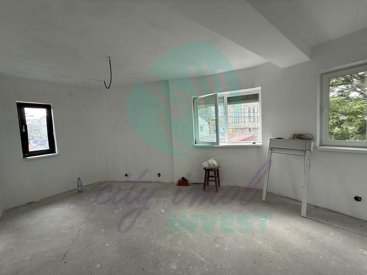 Casa receptionata in 2025 singura in curte