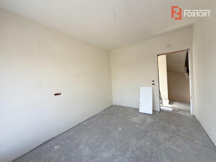 COMISION 0% Triplex cu 4 camere de vanzare in localitatea Sacalaz, zona Centrala