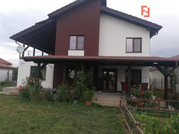 Casa individuala cu 5 camere de vanzare in Sag - ID V155