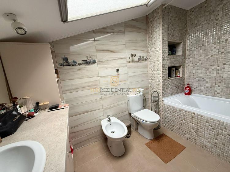 Vila insiruita mobilata si utilata / 4 camere/ 3 Bai / Curte proprie