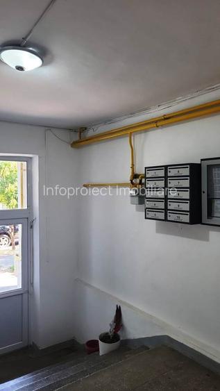 Apartament 3 camere, decomandat, mobilat, situat în cartierul Dorobanți 2 - 12