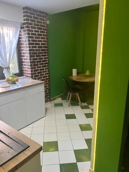 P-ta Romana 2 camere renovat cu centrala imobil si prox. metrou