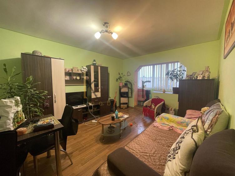 Apartament de vanzare 3 camere zona Intre Lacuri