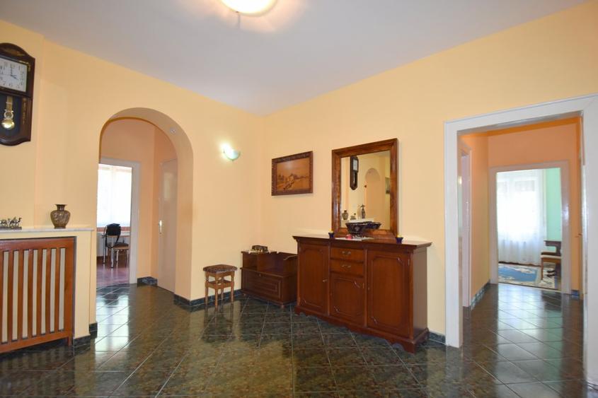 Inchiriez ap 4 camere in zona Medicina -Prefectura , Timisoara