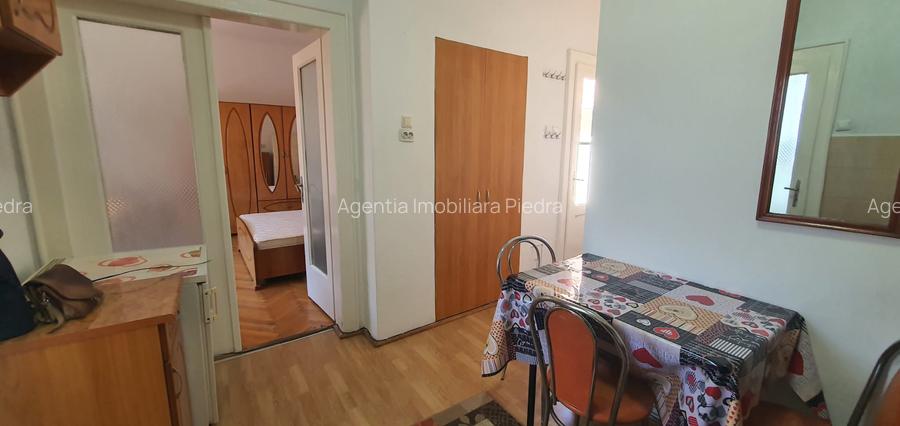 Inchiriez garsoniera la casa , situata central , pe strada Noua,la etajul 1 - 8