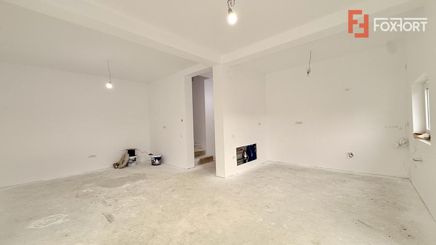 Duplex despartit, de vanzare 4 camere - curent trifazic - Mosnita Veche