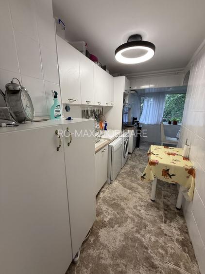 Ap 3 cam 90 mp -cu balcon - et 1+loc parcare - 28