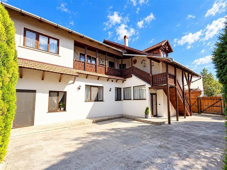Vila impunatoare cu garaj si anexe, in inima orasului Sfantu Gheorghe, Covasna