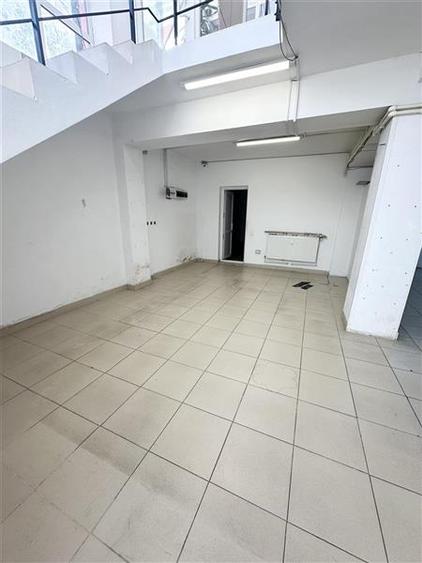 Spatiu comercial foarte spatios, ideal pentru clinici medicale, zona Brotacei
