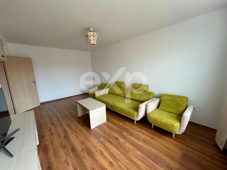 Apartament 2 camere de vânzare – Tractorul, loc parcare 122000 Euro.