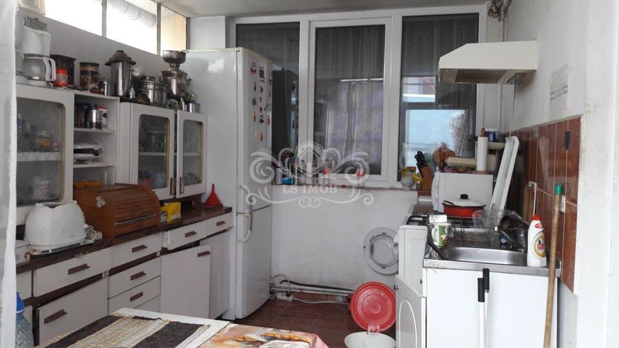 Vand casa cu 3 apartamente Brasovul Vechi, Blumana ideala pentru clinica.