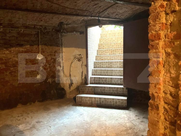 Apartament ultracentral, cu 3 camere, Curte Comuna