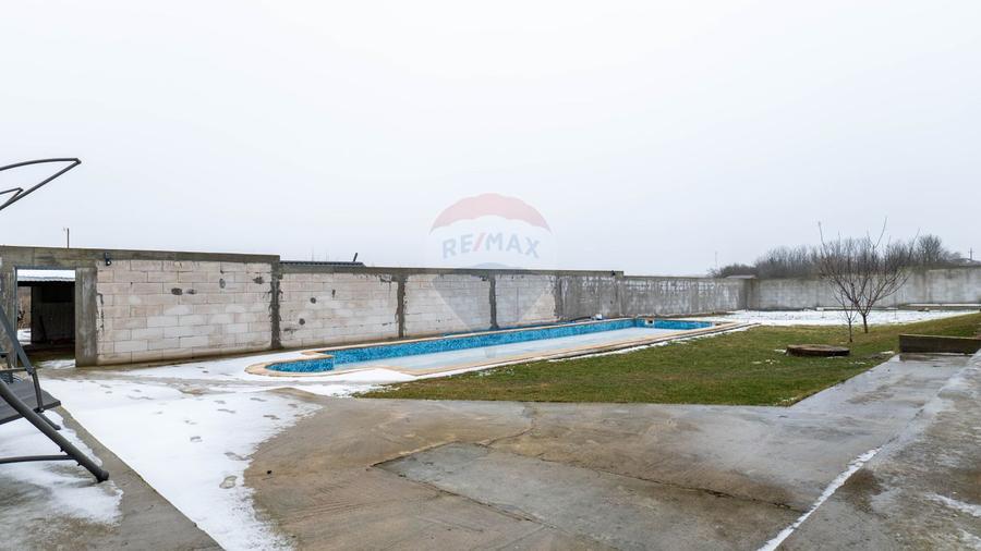 Vilă cu piscină –ideală pentru familie sau pensiune, Bacu-acces A1/A0