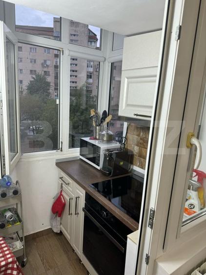 Apartament de vanzare cu 4 camere, zona Ultracentral SCHIMB SI CU CASA