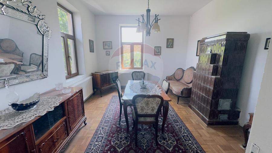 Conac boieresc renovat, 3.300 mp teren, central, Caracal