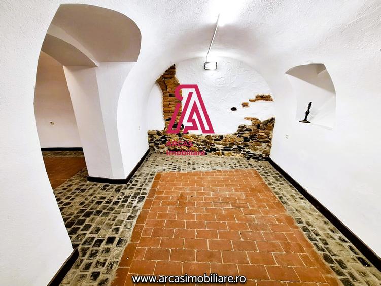 Casa individuala de vanzare cu 4 apartamente-Centrul Istoric Sibiu!