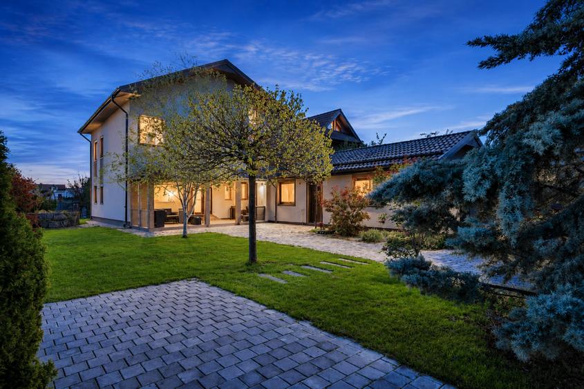 VILĂ EXCEPȚIONALĂ TUNARI | 1534 MP TEREN | 5 DORMITOARE | GARAJ + CRAMĂ