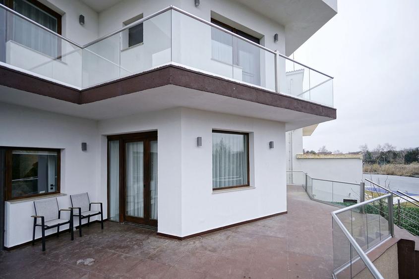 👉 Vilă spectaculoasă pe lac – Ghermănești | 552 mp | Terasă, ponton,