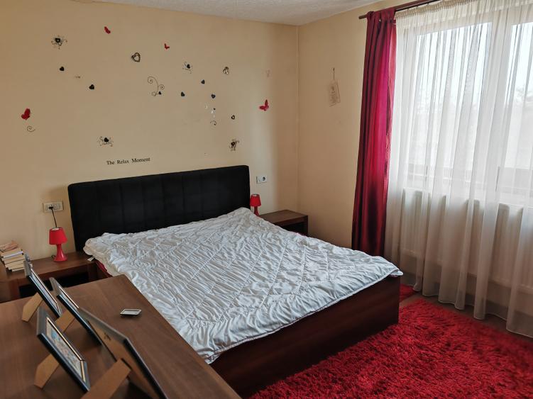 Casa 5 camere libera la vanzare zona Florilor