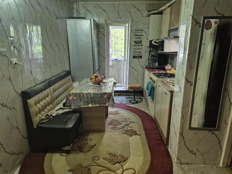 Apartament 3 camere decomandat zona Galata-Iasi