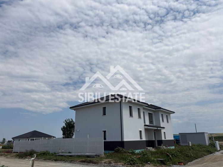 Duplex modern cu 4 camere, 102 mp – oază de liniște aproape de orașul Sibiu